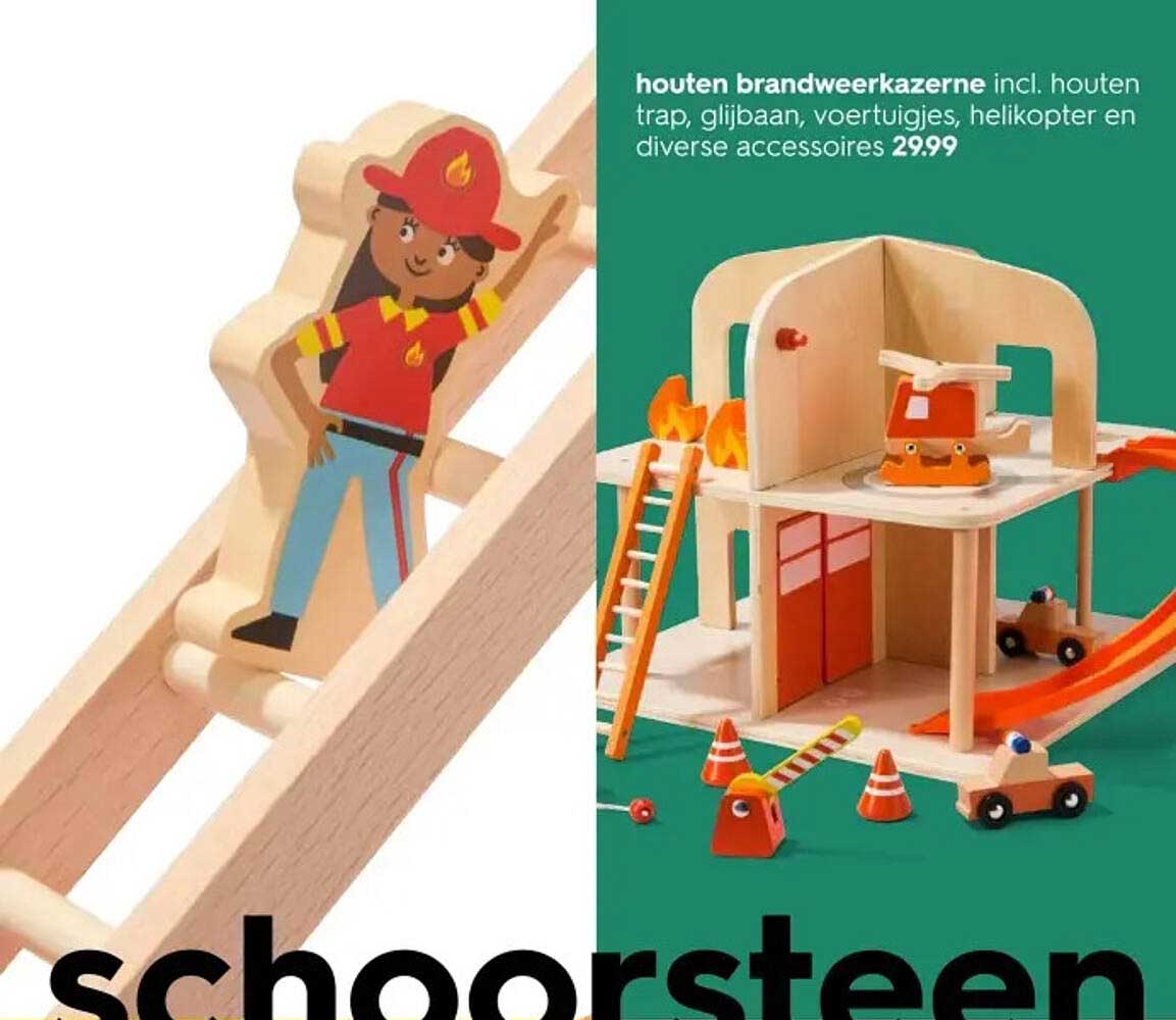 houten brandweerkazerne incl. houten trap, glijbaan, voertuigjes, helicopter en diverse accessoires