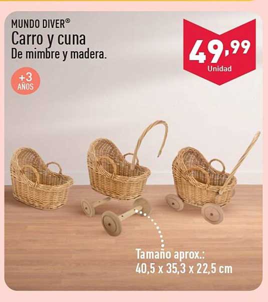 Carro y cuna De mimbre y madera.