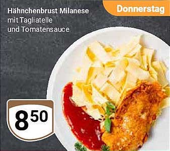 Hähnchenbrust Milanese mit Tagliatelle und Tomatensauce