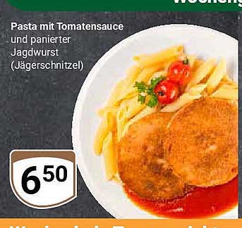 Pasta mit Tomatensauce und panierter Jagdwurst (Jägerschnitzel)