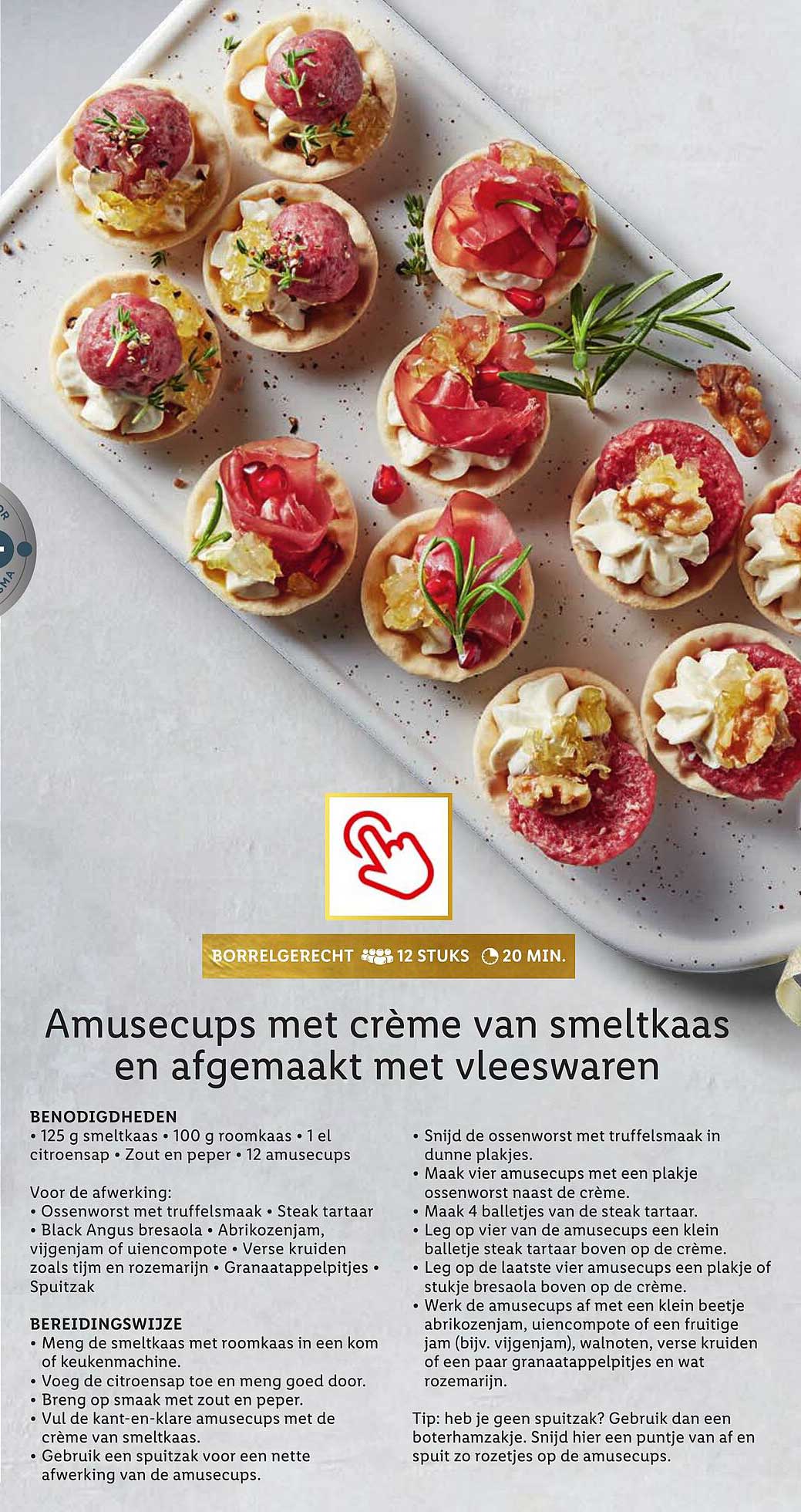 Amusecups met crème van smeltkaas en afgemaakt met vleeswaren