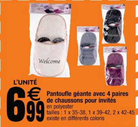 Promo Pantoufle Géante Avec 4 Paires De Chaussons Pour Invités chez Cora 